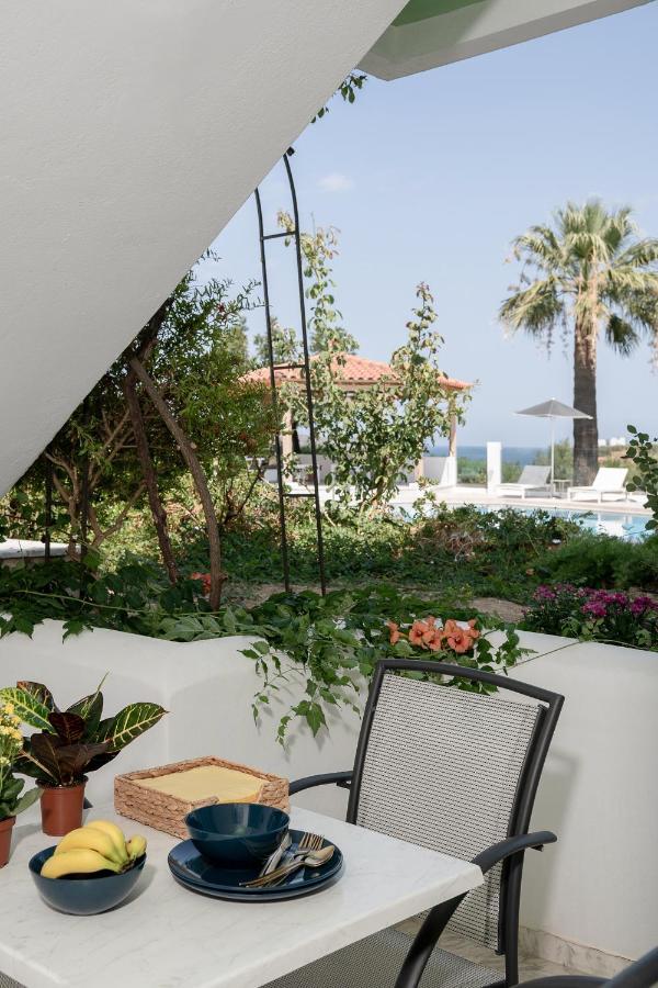 Villa Life Agia Marina エクステリア 写真