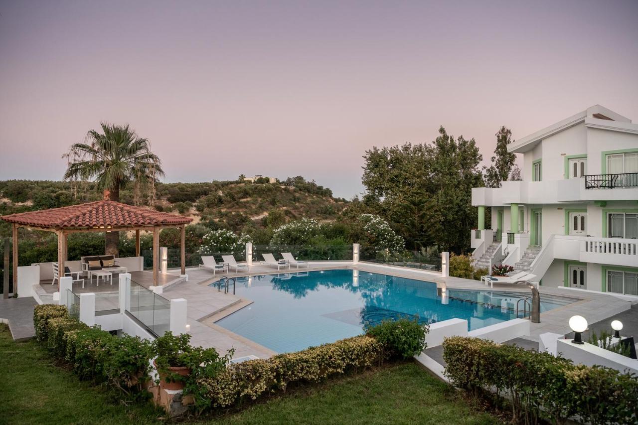 Villa Life Agia Marina エクステリア 写真