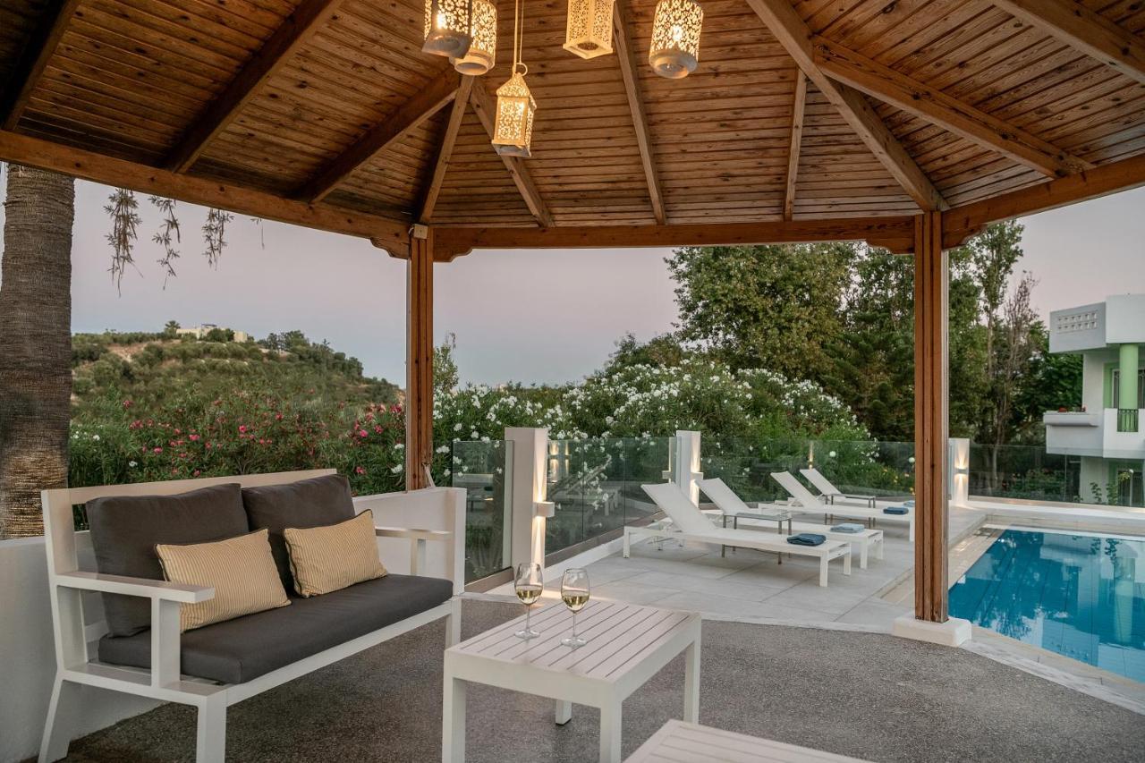 Villa Life Agia Marina エクステリア 写真