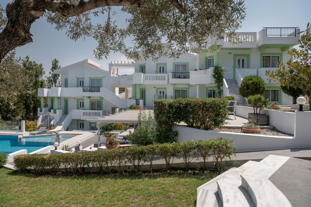 Villa Life Agia Marina エクステリア 写真