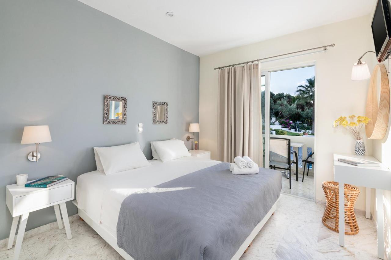Villa Life Agia Marina エクステリア 写真